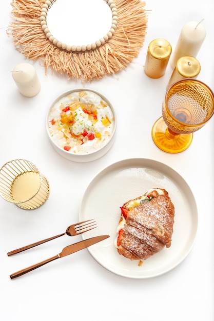 Kolacja domowa z apetycznymi potrawami